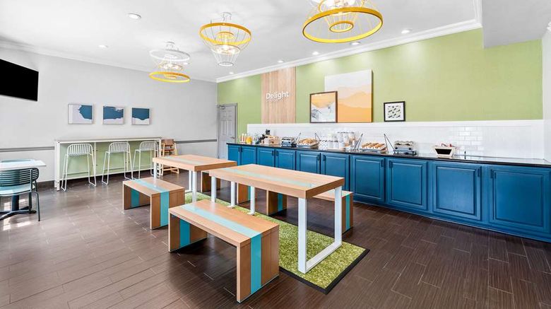 <b>Spark by Hilton I95 Restaurant</b>. Images powered by <a href="https://iceportal.shijigroup.com/" title="IcePortal" target="_blank">IcePortal</a>.