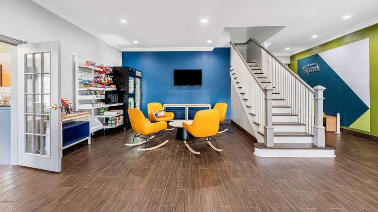 <b>Spark by Hilton I95 Lobby</b>. Images powered by <a href="https://iceportal.shijigroup.com/" title="IcePortal" target="_blank">IcePortal</a>.