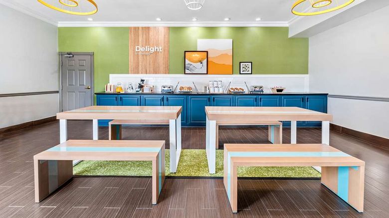 <b>Spark by Hilton I95 Restaurant</b>. Images powered by <a href="https://iceportal.shijigroup.com/" title="IcePortal" target="_blank">IcePortal</a>.