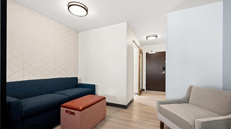 <b>Everhome Suites Huntsville-Research Park Suite</b>. Images powered by <a href="https://iceportal.shijigroup.com/" title="IcePortal" target="_blank">IcePortal</a>.