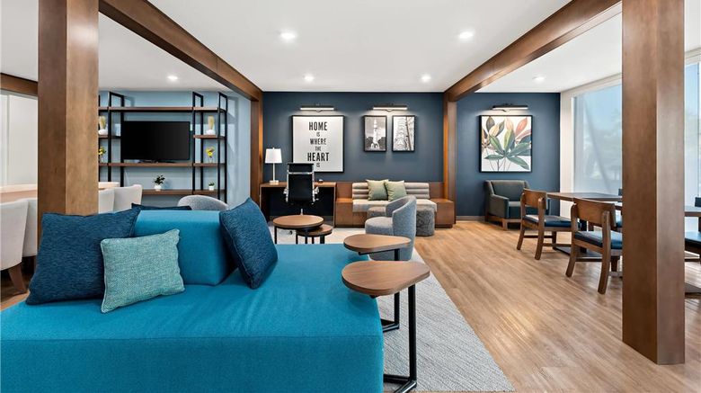 <b>Everhome Suites Huntsville-Research Park Lobby</b>. Images powered by <a href="https://iceportal.shijigroup.com/" title="IcePortal" target="_blank">IcePortal</a>.