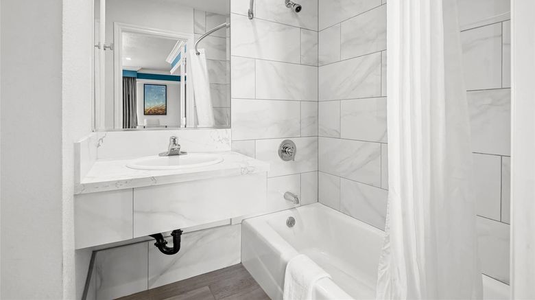 <b>Rodeway Inn Commerce-Los Angeles Room</b>. Images powered by <a href="https://iceportal.shijigroup.com/" title="IcePortal" target="_blank">IcePortal</a>.