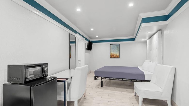<b>Rodeway Inn Commerce-Los Angeles Room</b>. Images powered by <a href="https://iceportal.shijigroup.com/" title="IcePortal" target="_blank">IcePortal</a>.