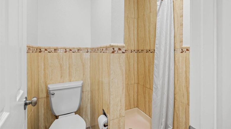 <b>Rodeway Inn Commerce-Los Angeles Room</b>. Images powered by <a href="https://iceportal.shijigroup.com/" title="IcePortal" target="_blank">IcePortal</a>.