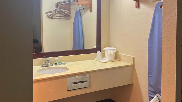 Alachua Inn Room