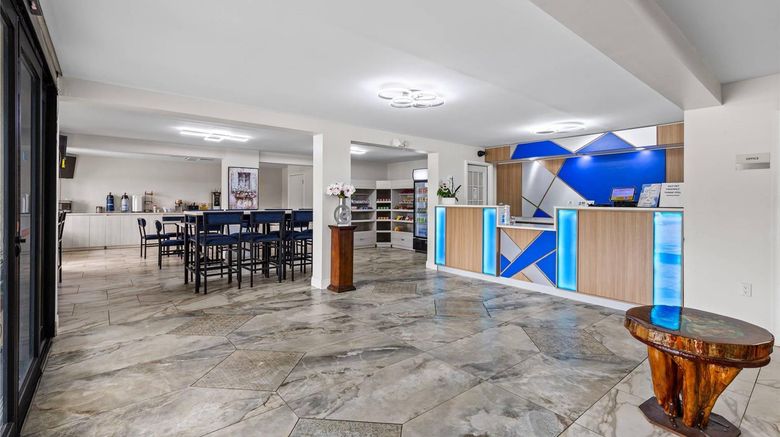 <b>Alachua Inn Lobby</b>. Images powered by <a href="https://iceportal.shijigroup.com/" title="IcePortal" target="_blank">IcePortal</a>.