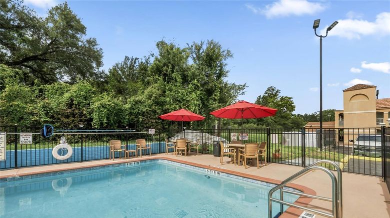 <b>Alachua Inn Pool</b>. Images powered by <a href="https://iceportal.shijigroup.com/" title="IcePortal" target="_blank">IcePortal</a>.