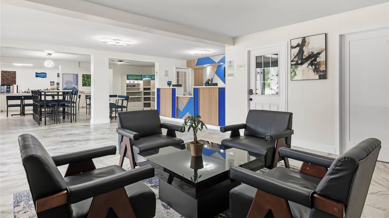 <b>Alachua Inn Lobby</b>. Images powered by <a href="https://iceportal.shijigroup.com/" title="IcePortal" target="_blank">IcePortal</a>.