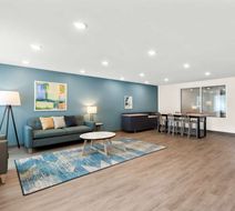 WoodSpring Suites West Chatham Pkwy Lobby