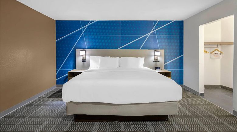 <b>Comfort Inn and Suites Savannah Suite</b>. Images powered by <a href="https://iceportal.shijigroup.com/" title="IcePortal" target="_blank">IcePortal</a>.