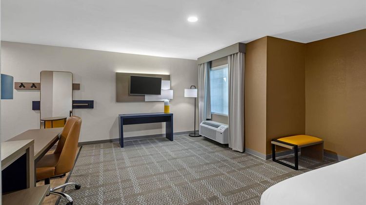 Comfort Inn and Suites Savannah Suite