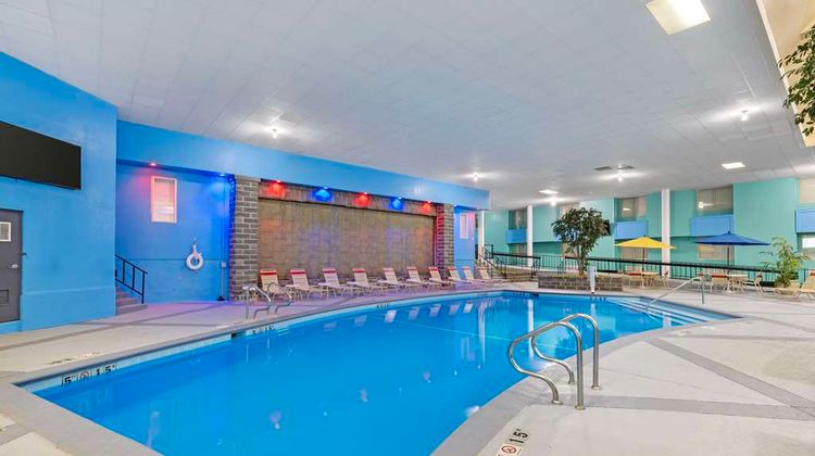 Clarion Inn Des Moines Airport Pool