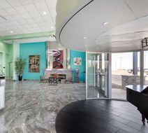 Clarion Inn Des Moines Airport Lobby