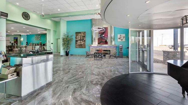 Clarion Inn Des Moines Airport Lobby