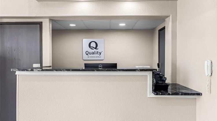 Quality Inn Oskaloosa Lobby