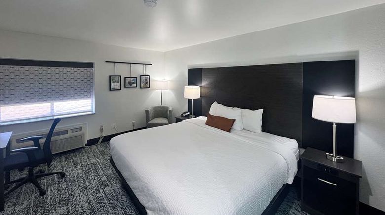 <b>Sleep Inn Champaign Room</b>. Images powered by <a href="https://iceportal.shijigroup.com/" title="IcePortal" target="_blank">IcePortal</a>.