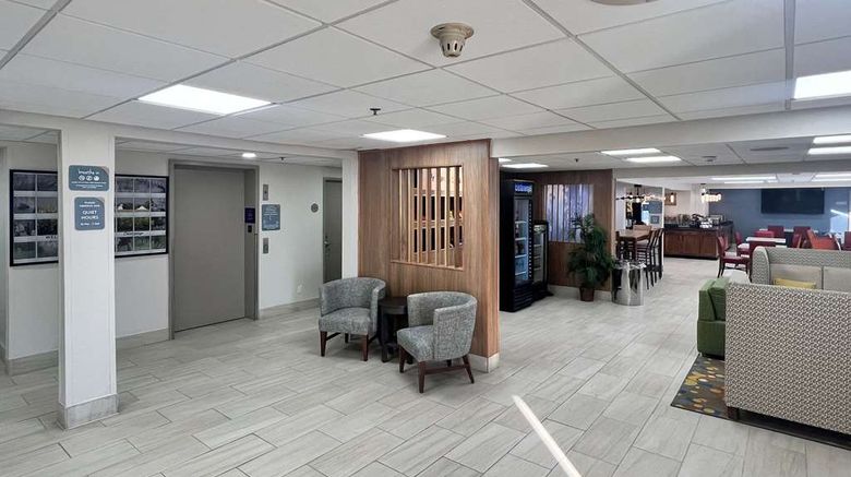 <b>Sleep Inn Champaign Lobby</b>. Images powered by <a href="https://iceportal.shijigroup.com/" title="IcePortal" target="_blank">IcePortal</a>.