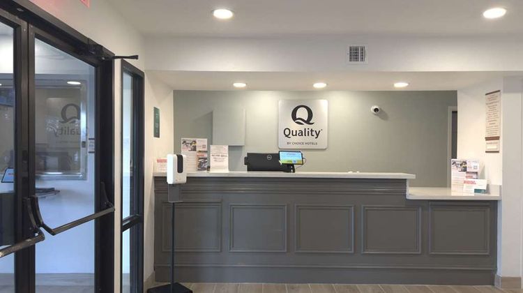 Quality Inn Kinder Lobby