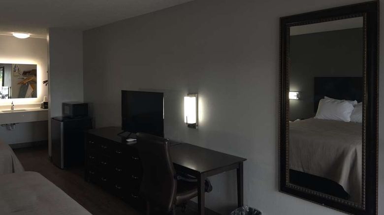 <b>Quality Inn Kinder Room</b>. Images powered by <a href="https://iceportal.shijigroup.com/" title="IcePortal" target="_blank">IcePortal</a>.