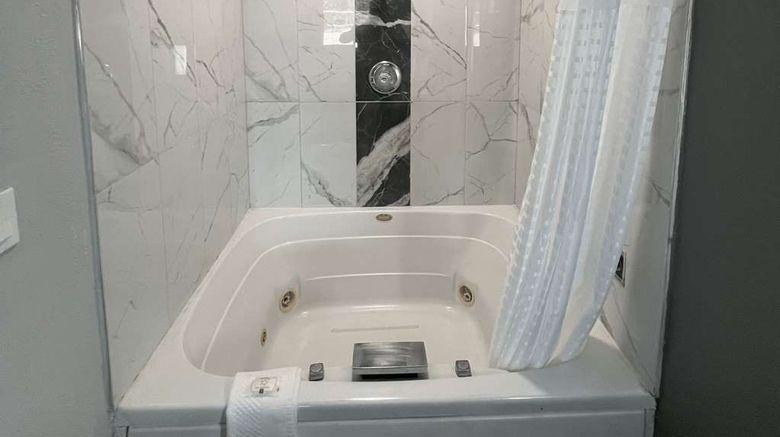 <b>Quality Inn Kinder Suite</b>. Images powered by <a href="https://iceportal.shijigroup.com/" title="IcePortal" target="_blank">IcePortal</a>.