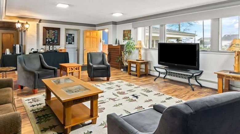 <b>Rodeway Inn Lobby</b>. Images powered by <a href="https://iceportal.shijigroup.com/" title="IcePortal" target="_blank">IcePortal</a>.