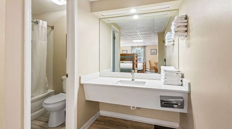 Rodeway Inn Room