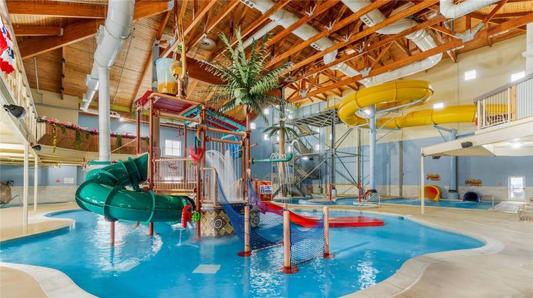 Peach Tree Inn and Suites Pool
