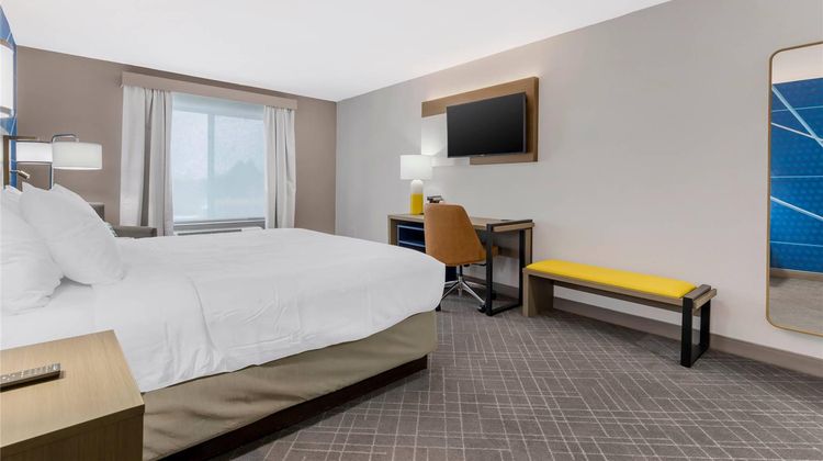 Peach Tree Inn and Suites Room