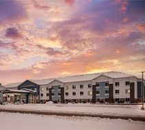 Peach Tree Inn and Suites Exterior