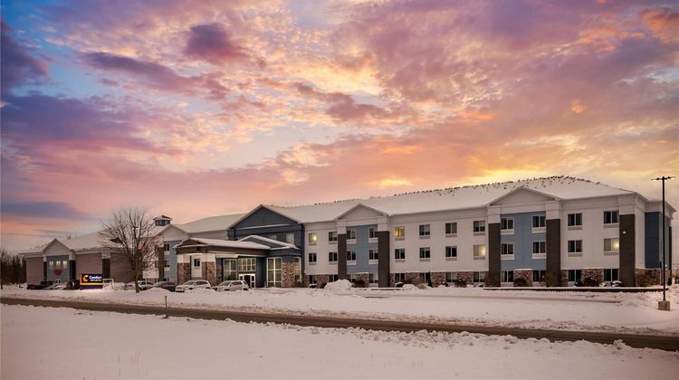 Peach Tree Inn and Suites Exterior