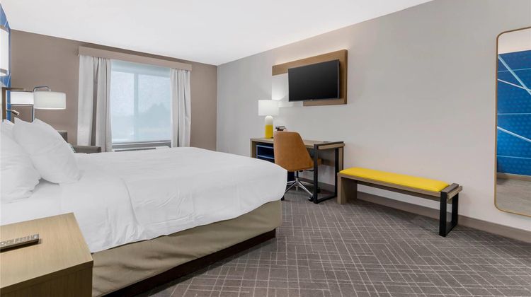 Peach Tree Inn and Suites Room