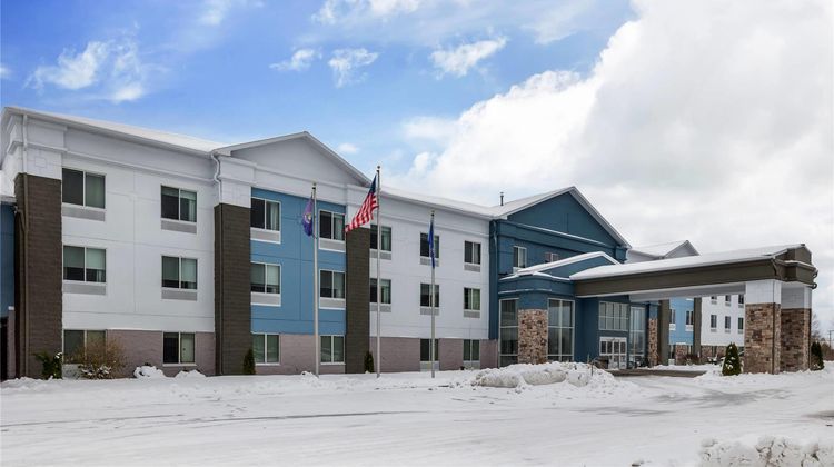Peach Tree Inn and Suites Exterior