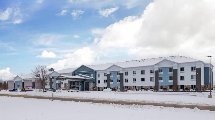 Peach Tree Inn and Suites Exterior