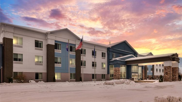Peach Tree Inn and Suites Exterior