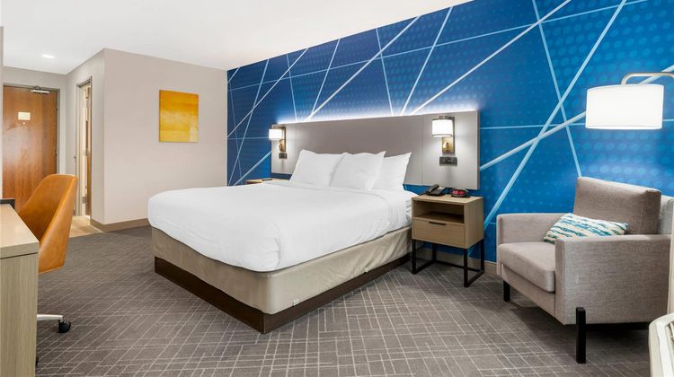 Peach Tree Inn and Suites Room