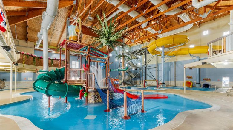 <b>Peach Tree Inn and Suites Pool</b>. Images powered by <a href="https://iceportal.shijigroup.com/" title="IcePortal" target="_blank">IcePortal</a>.