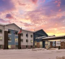 Peach Tree Inn and Suites Exterior