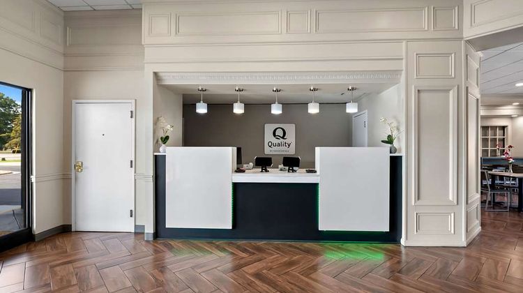 Quality Inn Fayetteville Lobby