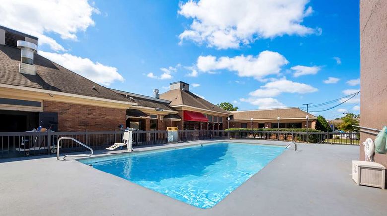 <b>Quality Inn Fayetteville Pool</b>. Images powered by <a href="https://iceportal.shijigroup.com/" title="IcePortal" target="_blank">IcePortal</a>.