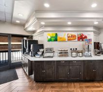 Quality Inn Fayetteville Lobby