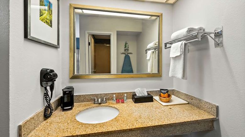 <b>Quality Inn Fayetteville Room</b>. Images powered by <a href="https://iceportal.shijigroup.com/" title="IcePortal" target="_blank">IcePortal</a>.