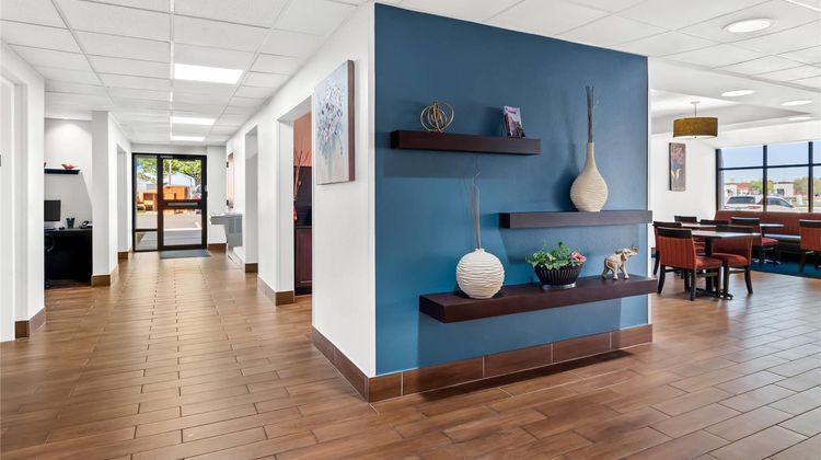 Quality Inn Norman Lobby