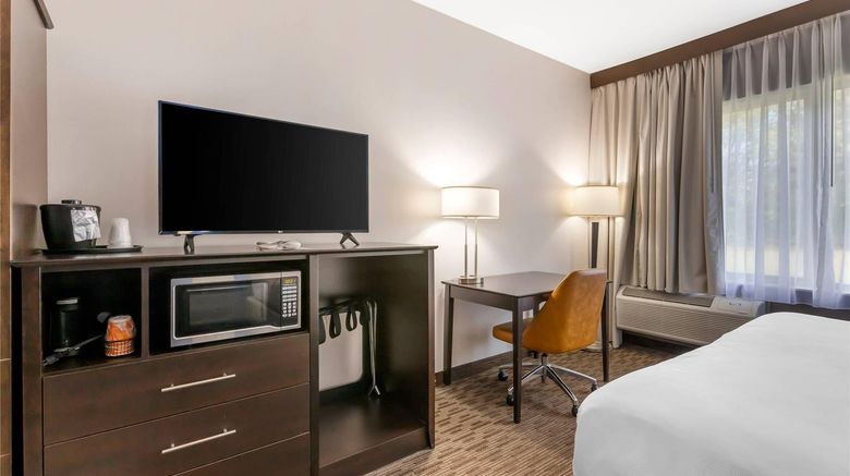 <b>Comfort Inn & Suites New Lisbon Room</b>. Images powered by <a href="https://iceportal.shijigroup.com/" title="IcePortal" target="_blank">IcePortal</a>.