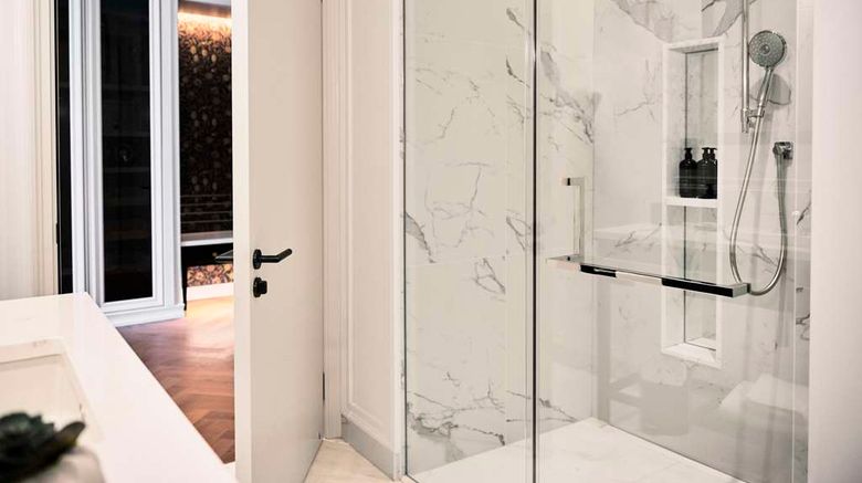 <b>Park Hyatt London River Thames Room</b>. Images powered by <a href="https://iceportal.shijigroup.com/" title="IcePortal" target="_blank">IcePortal</a>.