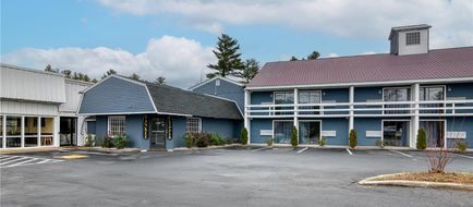 Yankee Clipper Inn Exterior