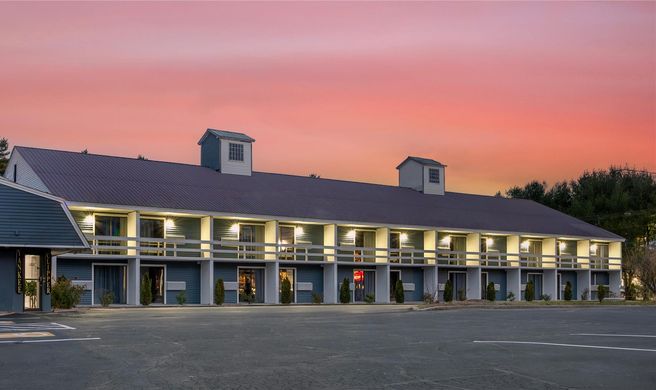 Yankee Clipper Inn Exterior