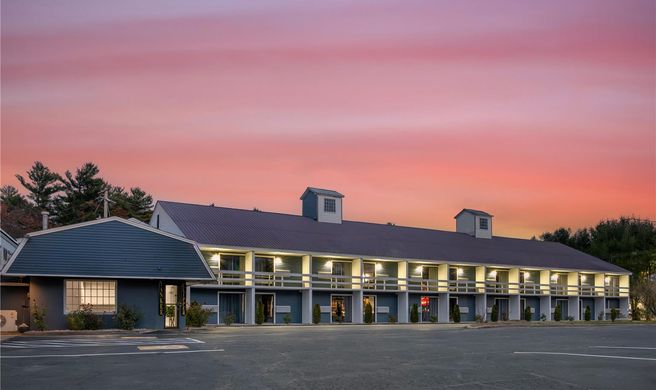 Yankee Clipper Inn Exterior