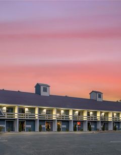 Yankee Clipper Inn