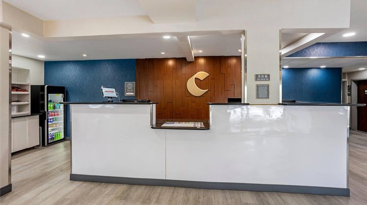 Comfort Inn and Suites Lobby