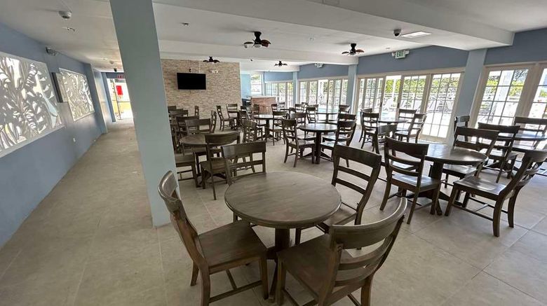 <b>Manta Lodge Restaurant</b>. Images powered by <a href="https://iceportal.shijigroup.com/" title="IcePortal" target="_blank">IcePortal</a>.